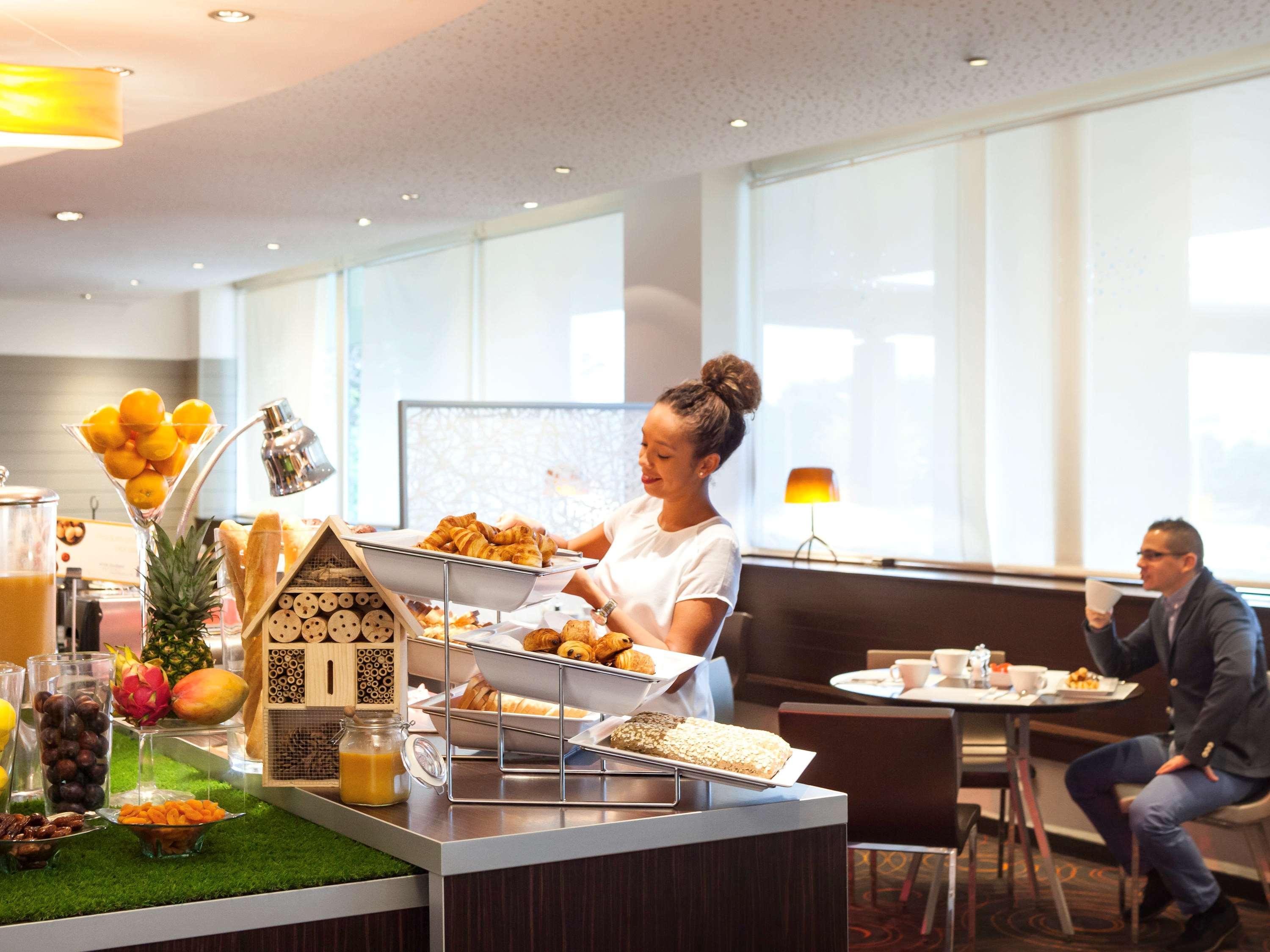 Novotel Paris La Defense Esplanade Hotel Courbevoie