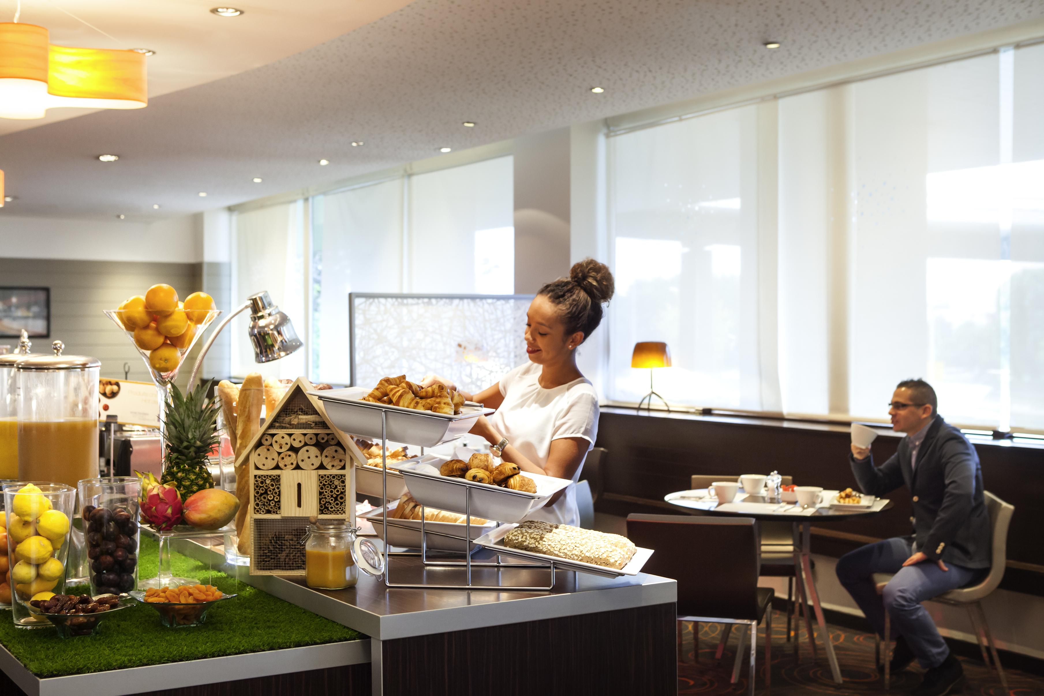 Novotel Paris La Defense Esplanade 4*