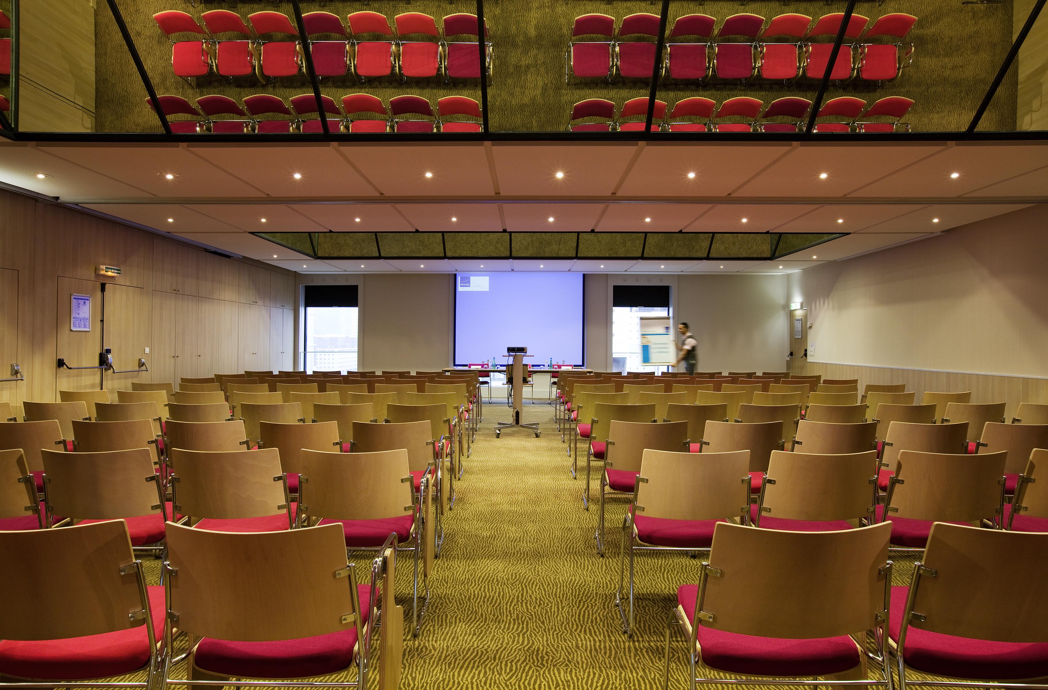 Novotel Paris La Defense Esplanade Hotel 4*
