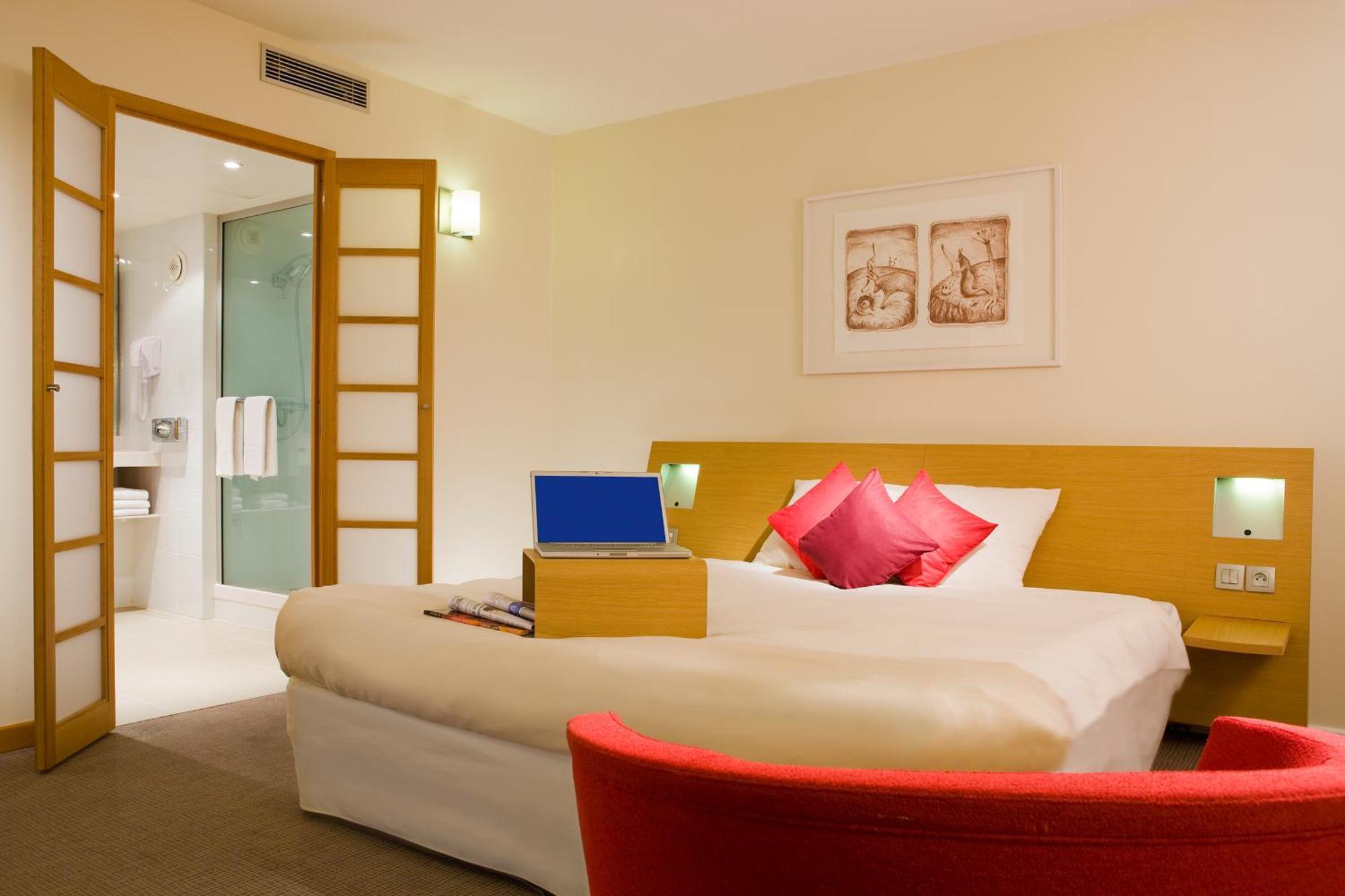 Novotel Paris La Defense Esplanade Hotel 4*