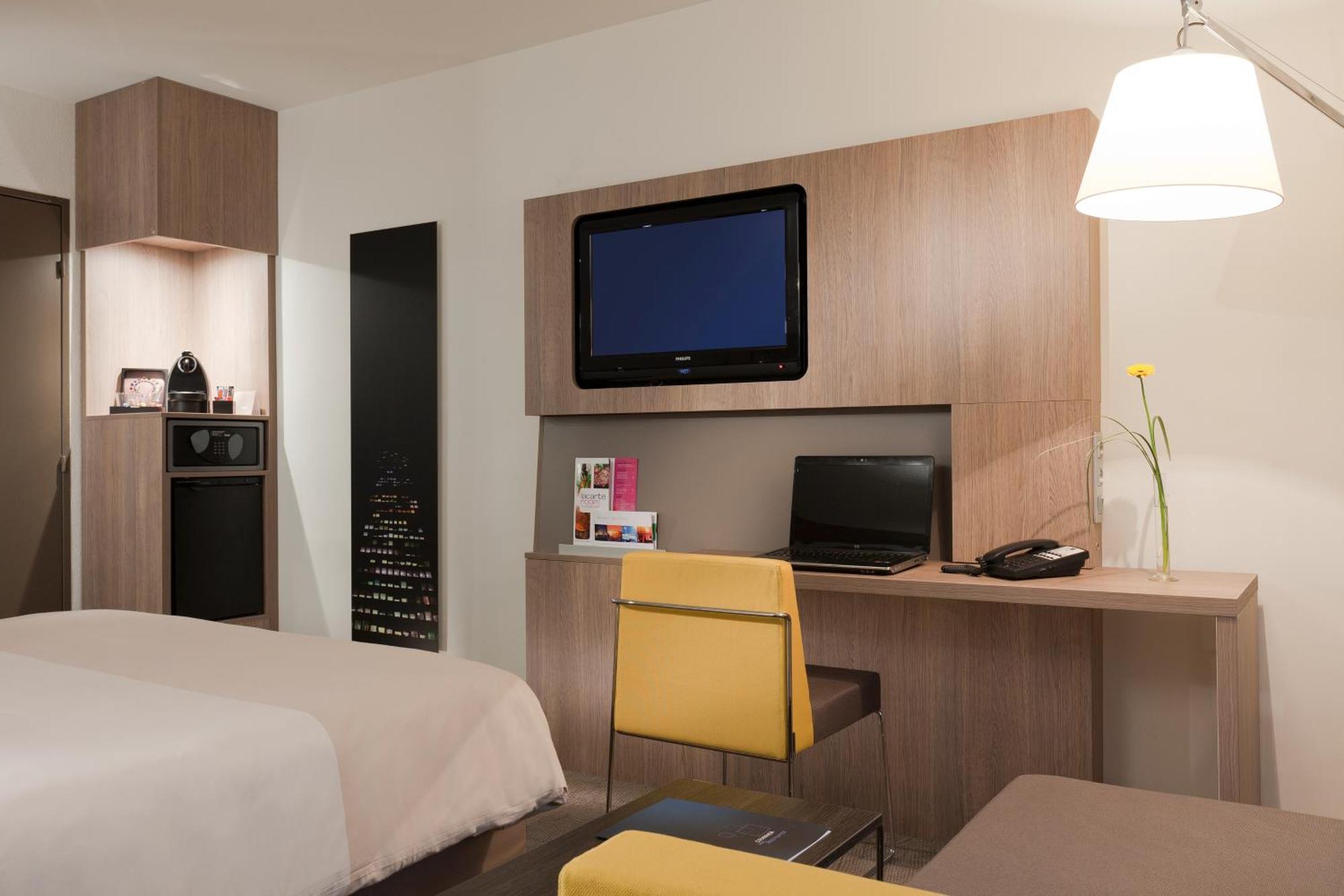 Novotel Paris La Defense Esplanade Hotel