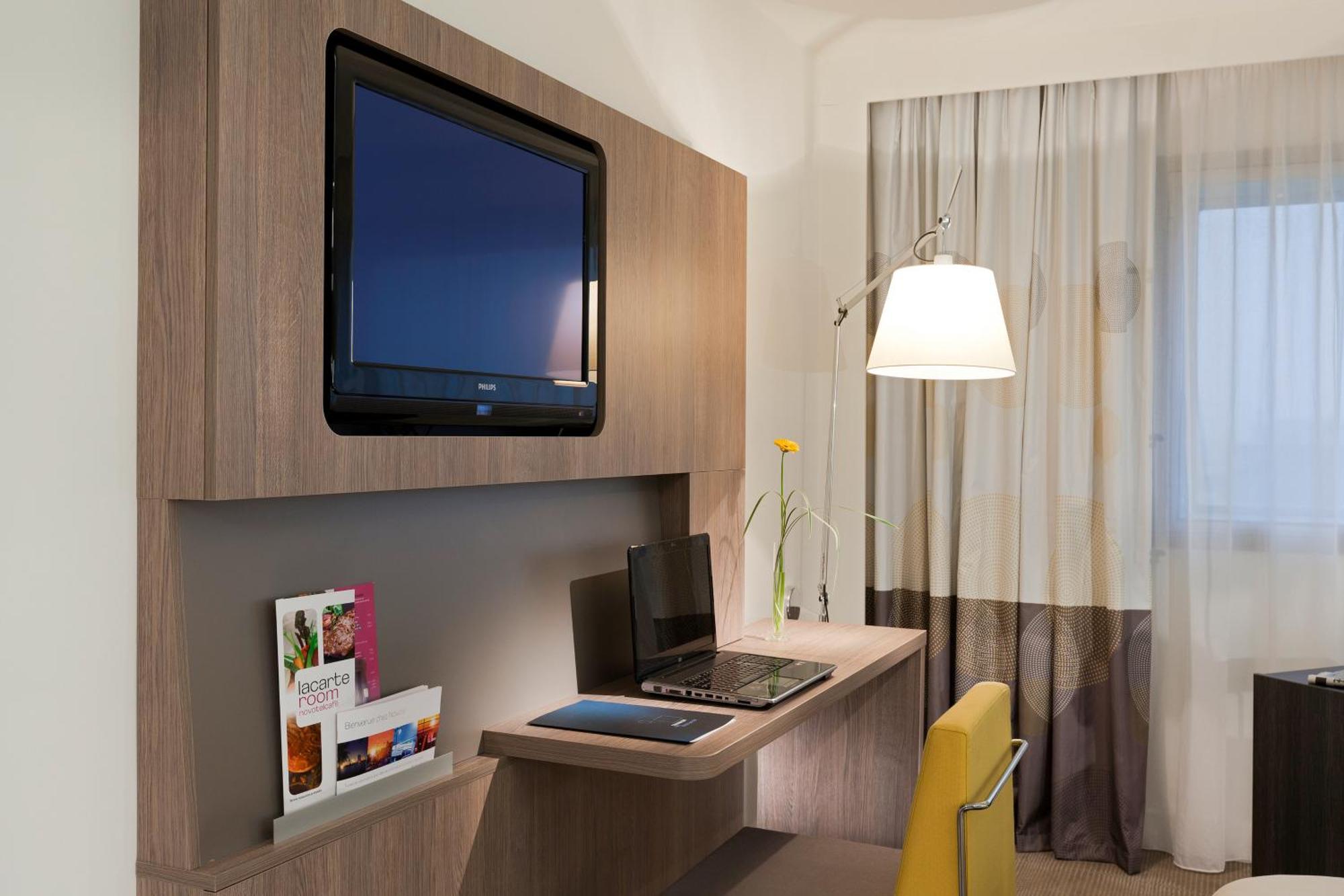 Novotel Paris La Defense Esplanade Hotel Courbevoie