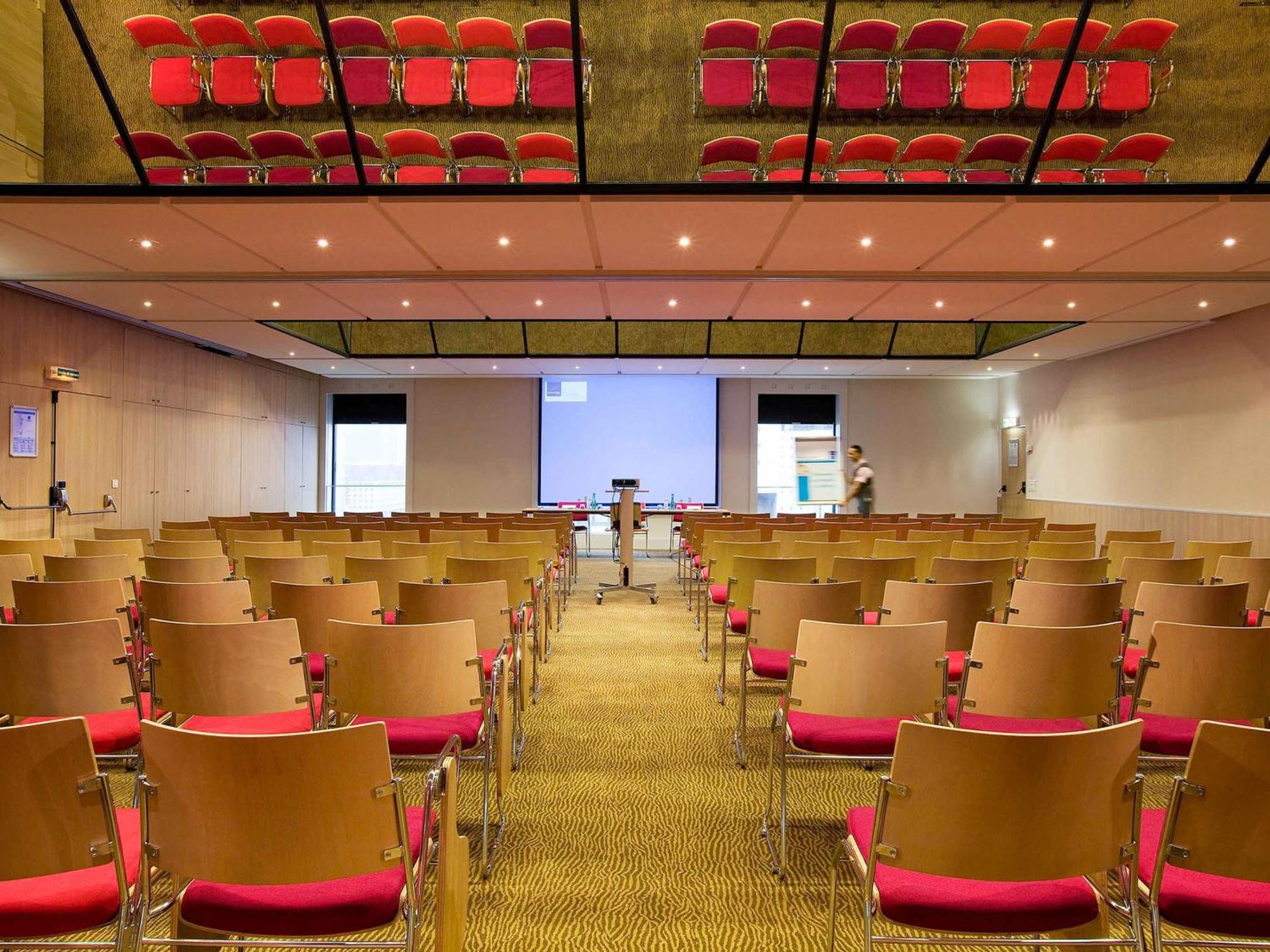 Novotel Paris La Defense Esplanade 4* Courbevoie